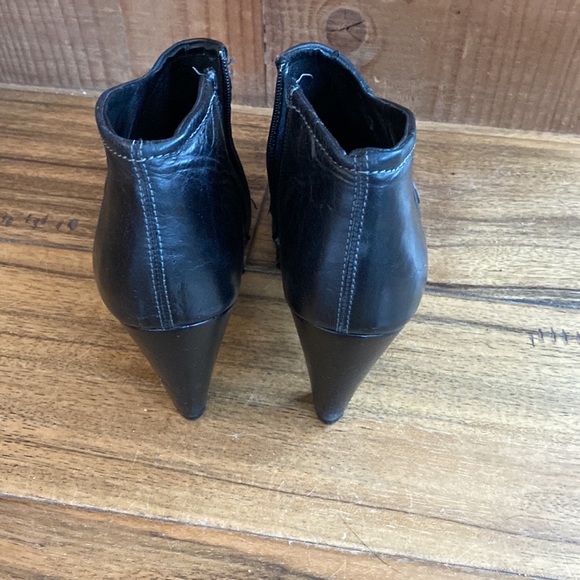 beautiful black ladies leather boots in size 39 made in Italy. - Picture 2 of 7